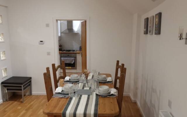 Lakeviews/quietness/parking/longstays/4guests