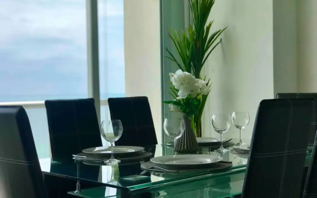 MAREA Beachfront 2 BDR - Stunning Oceanview