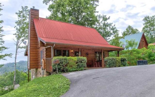 Bear Tracks - Two Bedroom Cabin