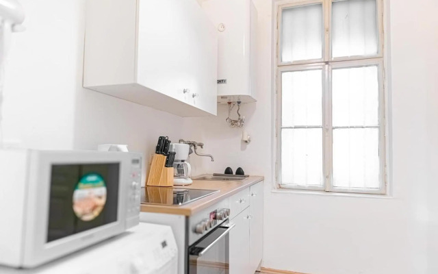 attractive 2BR Apt. Near AKH- Ideal for Longstays