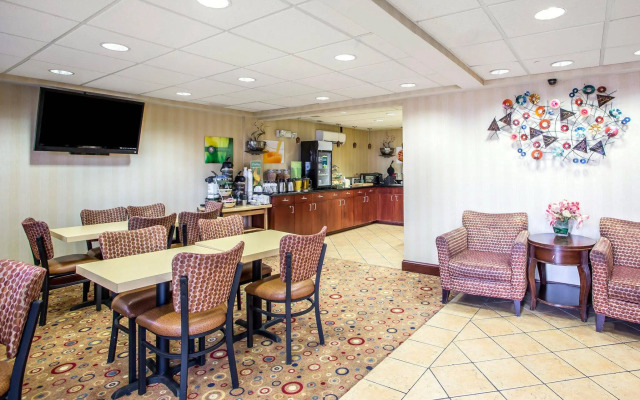 Hibiscus Inn & Suites