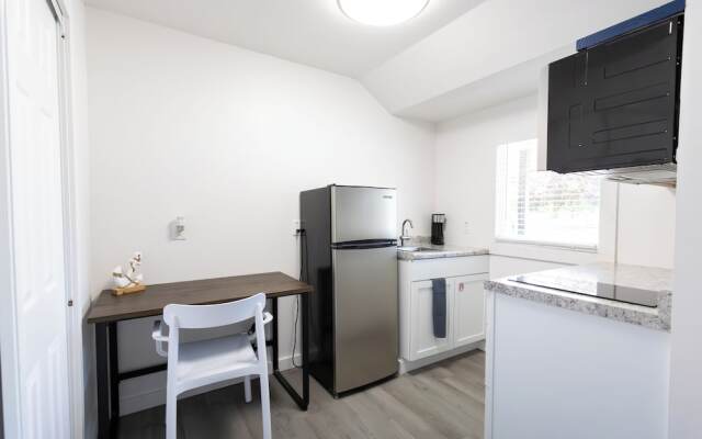 Anchor Bay Inn and Suites