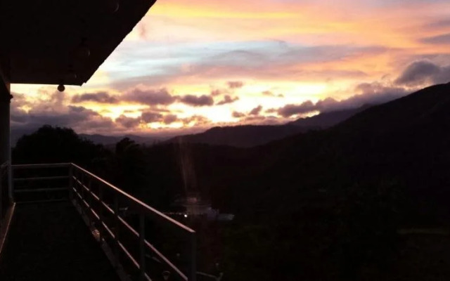 The Kissing Mountains