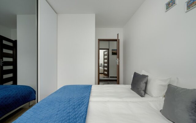 Klimasa White&blue Apartment by Renters
