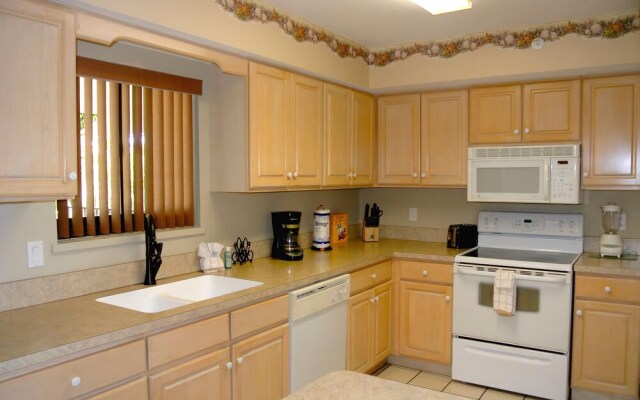 Santa Maria Harbour Resort 4 Br condo by RedAwning