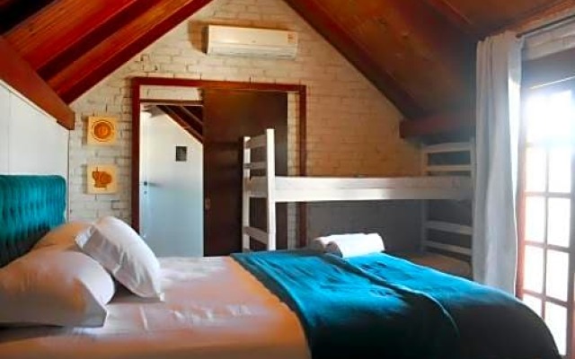 BRAVA POINT Pousada e Hostel