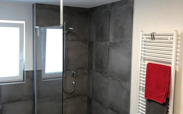 Moderne Wohnung mit Bergsicht
