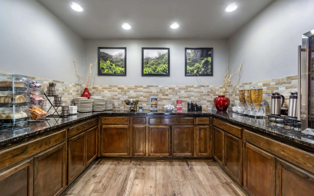 Best Western Plus Lake Front Hotel