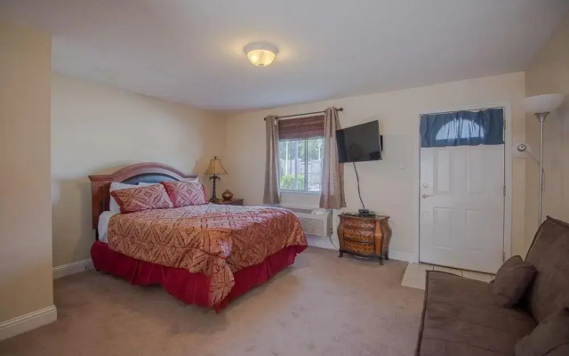 Oak Shores-Oak Shores Studio 39