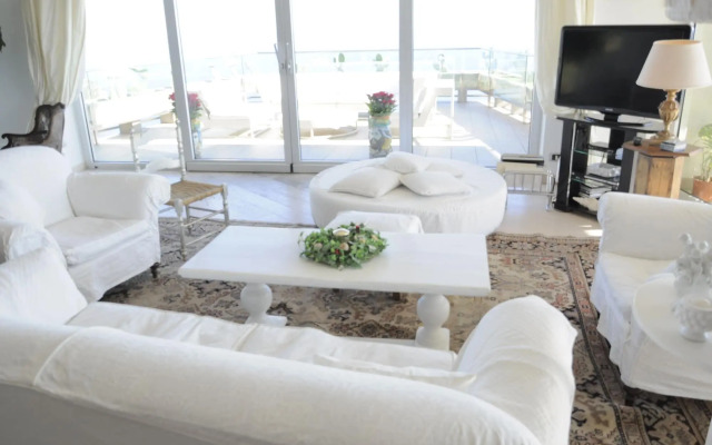 Mon Repos Luxury Suites