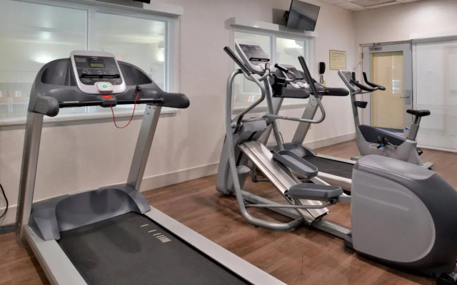 Holiday Inn Express & Suites Cincinnati - Mason by IHG