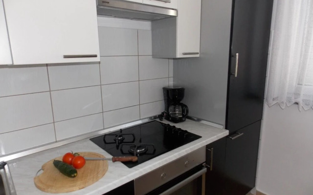 Markle - Swimming Pool and Sunbeds - A6