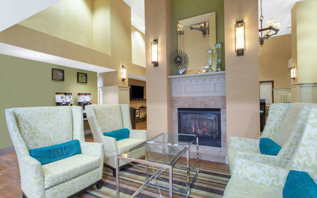 Hampton Inn & Suites Albany Airport