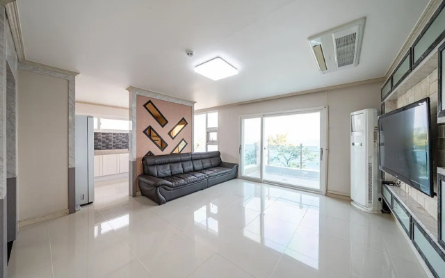 Pohang Pinewave Sea & Spa Pension