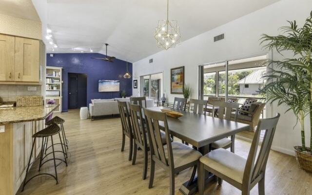 Dancing Dolphin 4 Bedroom Home by RedAwning