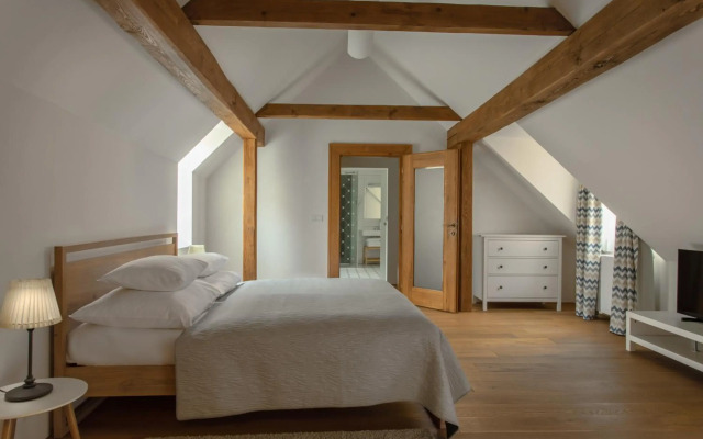 Hotel At the White Lily