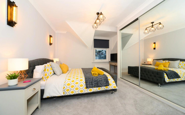 Amazing Apartment near Bournemouth, Poole & Sandbanks - WiFi & Netflix - Newly Renovated! Great Location!