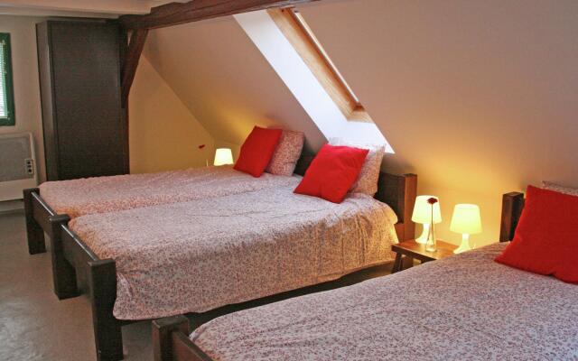 Authentic Holiday Home with Garden near Trutnov