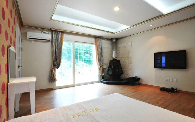 Gangneung Hills Five Pension