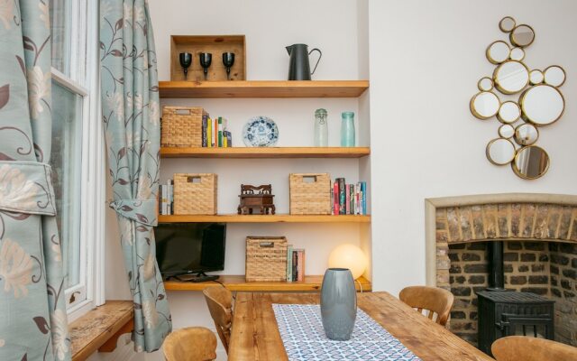 3 Bedroom Flat In Highbury
