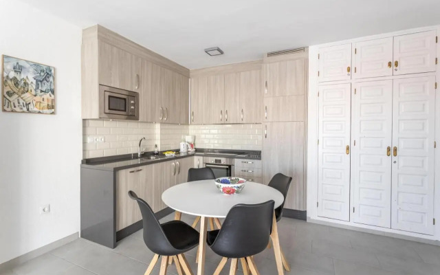 A410 Frontlilne Apartment