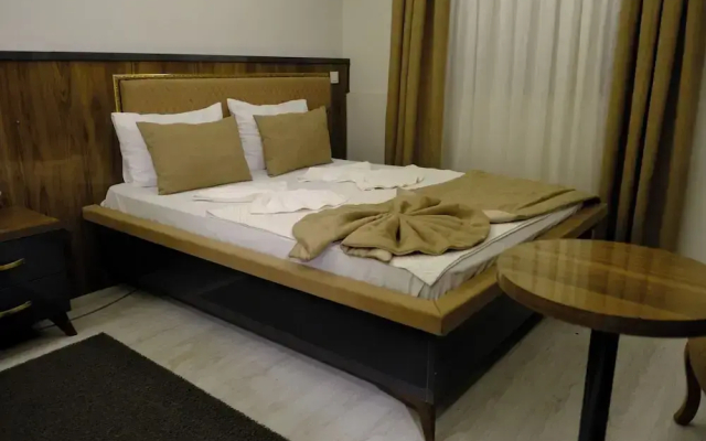 Grand Diamond Hotel