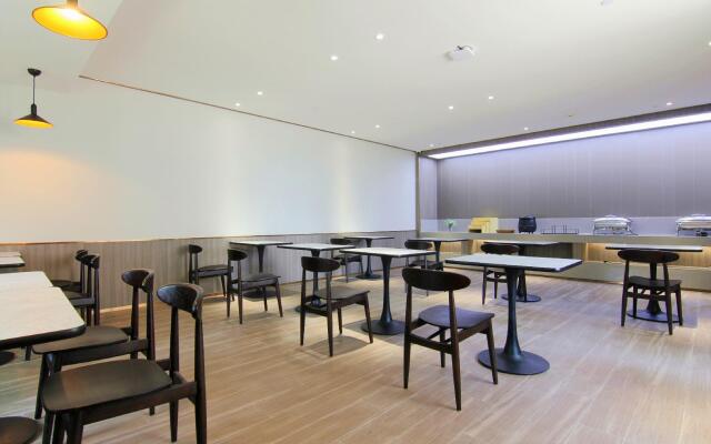 Hanting Hotel Chongqing Yangjiaping Pedestrian Street MixC