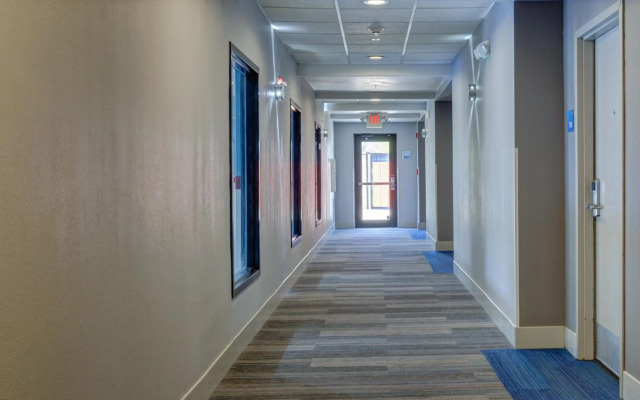 Holiday Inn Express Hotel & Suites Shelbyville Indianapolis by IHG