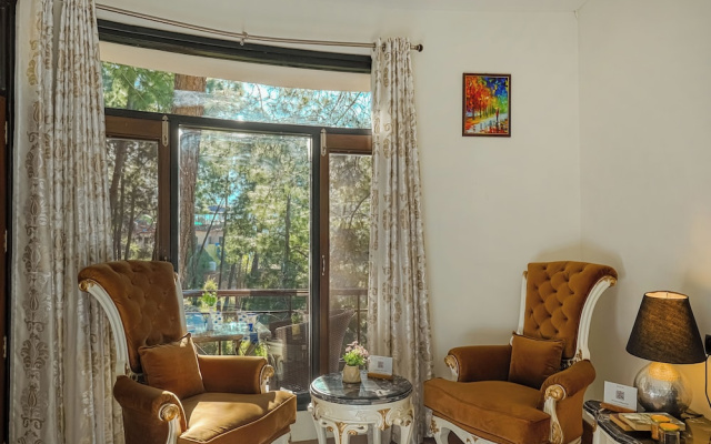Alaya Stays 3BHK Golden Meadow Villa