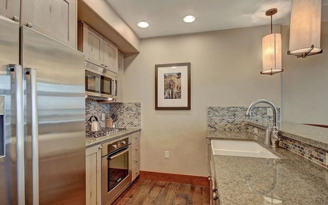 One Ski Hill Place S8103