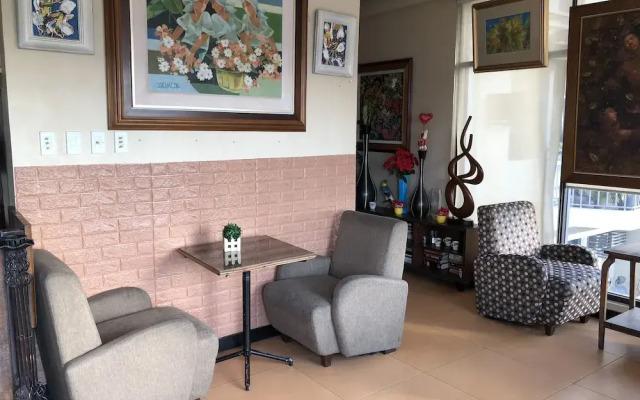 Migz N Tons Place at Cypress Towers