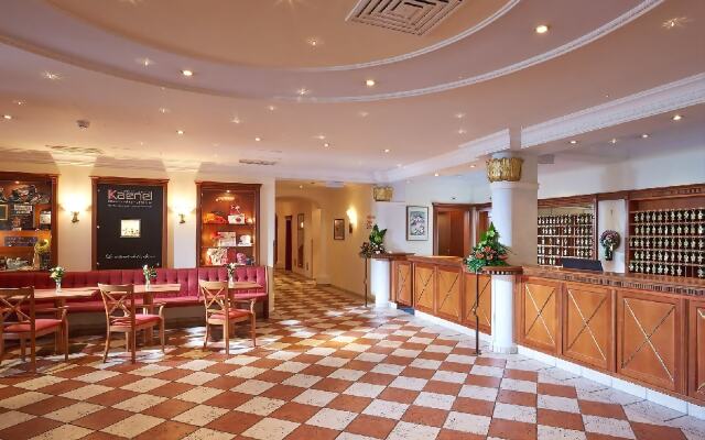 Victoria Hotel & Residence