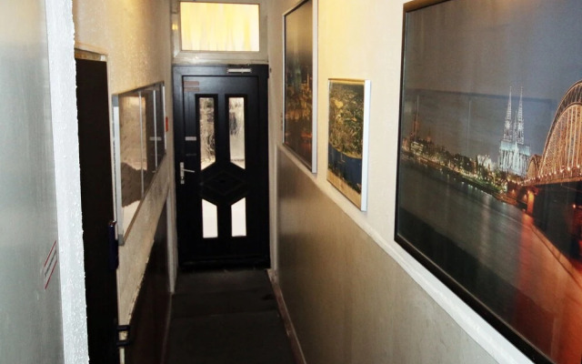 The Penny Pincher Inn - Hostel