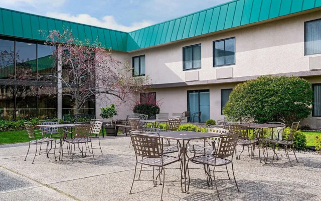 Ramada Plymouth Hotel And Conference Center