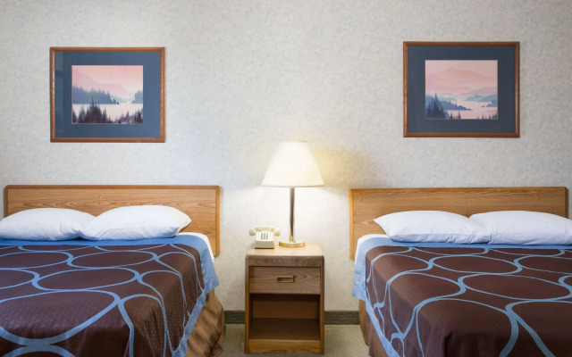 Super 8 by Wyndham Fallon