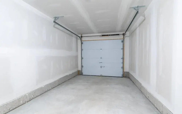 4BR 3BA Townhouse on Lake Ontario Free Parking Gym