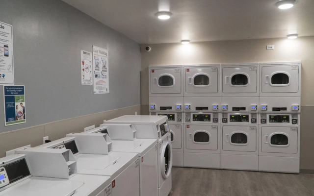 WoodSpring Suites Bakersfield East