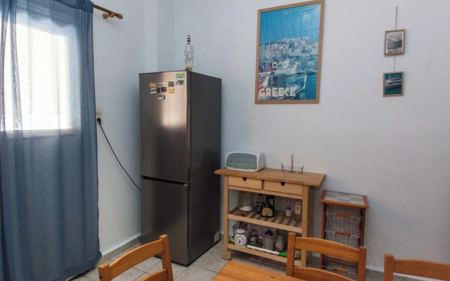 Spacious 2 Bd Pireas Apt w Cozy Balcony