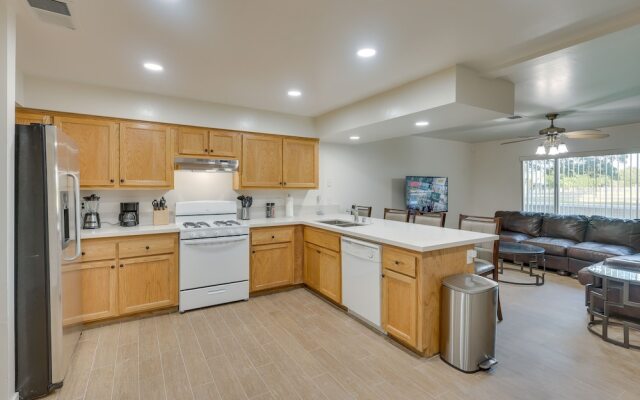Convenient Bakersfield Townhome With Patio!