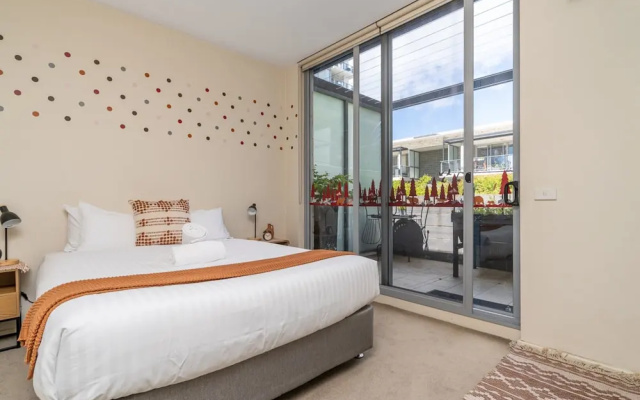Modern Two-story City Pad With Pool, – Guest Rooms – Canberra
