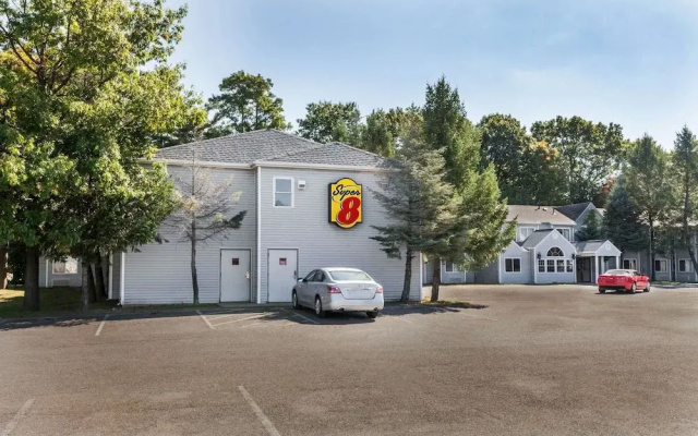 Super 8 Schenect/Albany Area