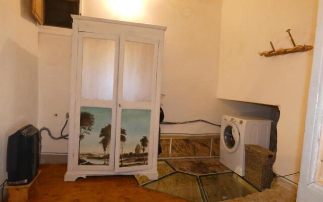 SCAPPO IN UMBRIA, nido cruxburgi