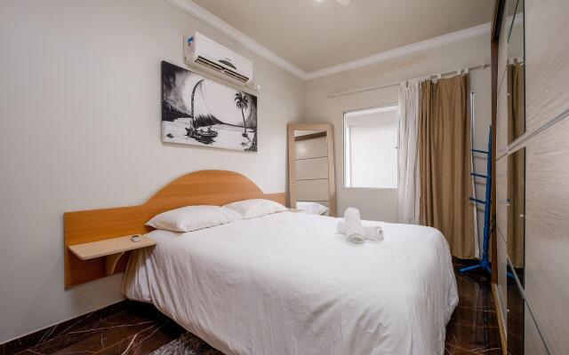 Linda casa de 2 andares c/churrasq RJG011