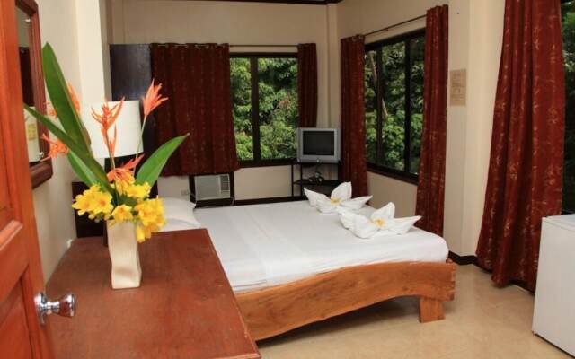 Elizabeth's Hideaway Hotel & Restaurant