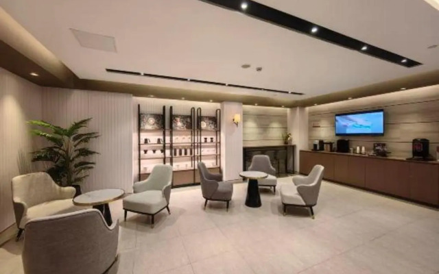 Home Inn Plus Shanghai Chifeng Road Metro Station