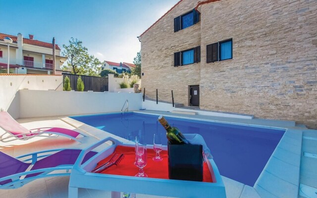 Amazing Home in Klimno With Wifi and 5 Bedrooms