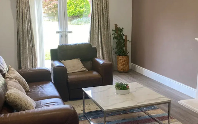 The Comfortable Crew & Family Home