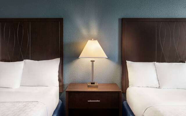 AmericInn by Wyndham La Crosse Riverfront-Conference Center