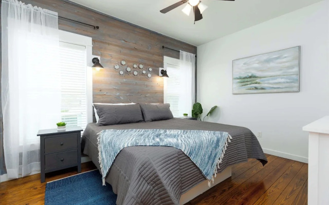 Comfy 3bdr Right in Town Sleeps 10