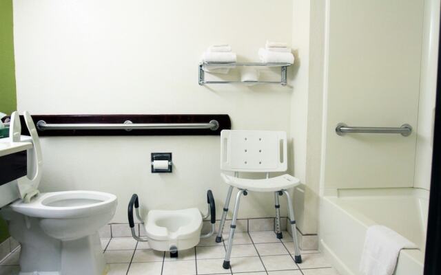 Super 8 by Wyndham South Boston VA